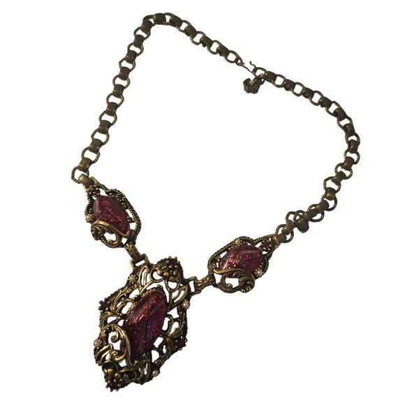 None Jewelry - Elegant Victorian style Gold-Tone Necklace with red / Pink Stone Accents